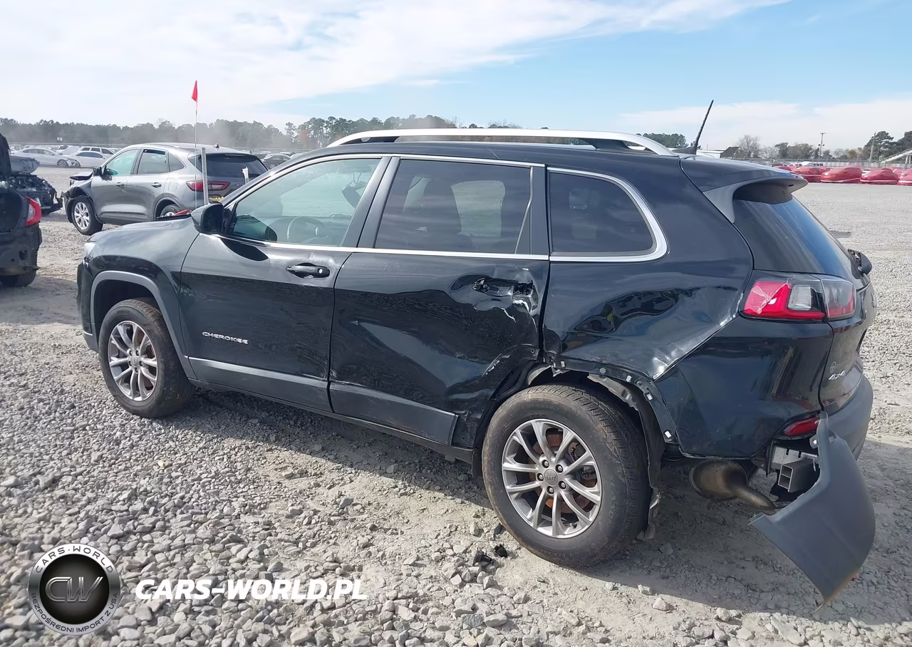 2019 Jeep Cherokee Latitude Plus 4X4 VIN:1C4PJMLB5KD161486 - 3