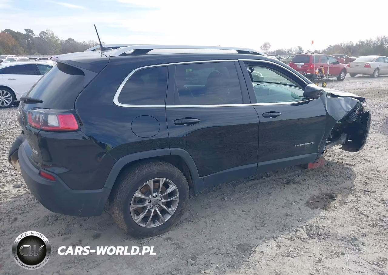 2019 Jeep Cherokee Latitude Plus 4X4 VIN:1C4PJMLB5KD161486 - 4