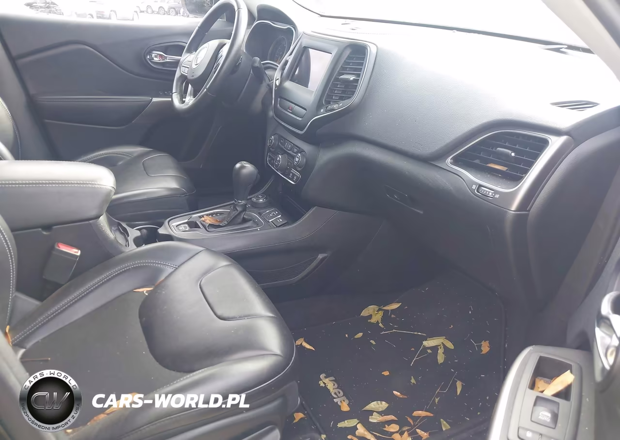 2019 Jeep Cherokee Latitude Plus 4X4 VIN:1C4PJMLB5KD161486 - 5