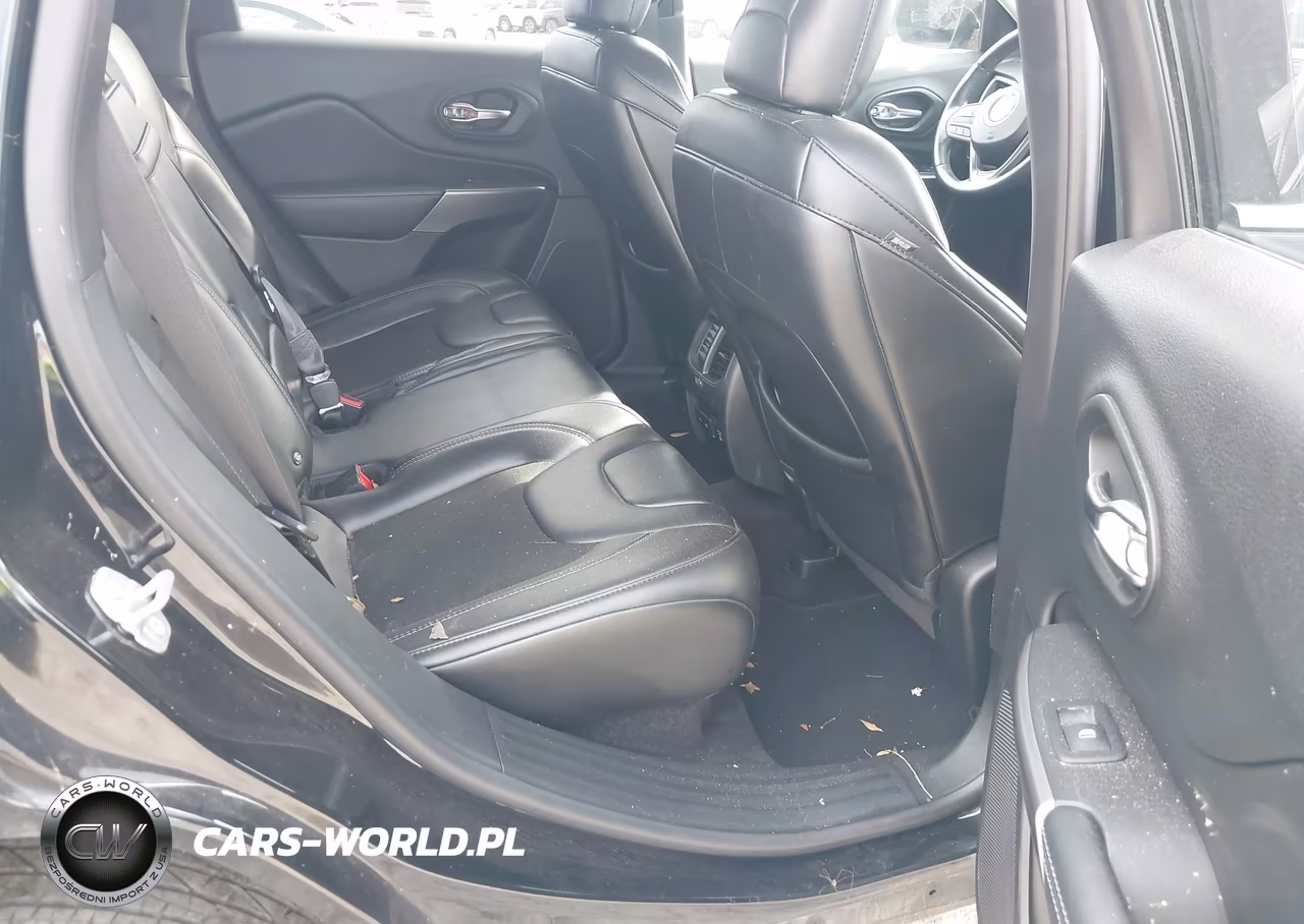 2019 Jeep Cherokee Latitude Plus 4X4 VIN:1C4PJMLB5KD161486 - 8