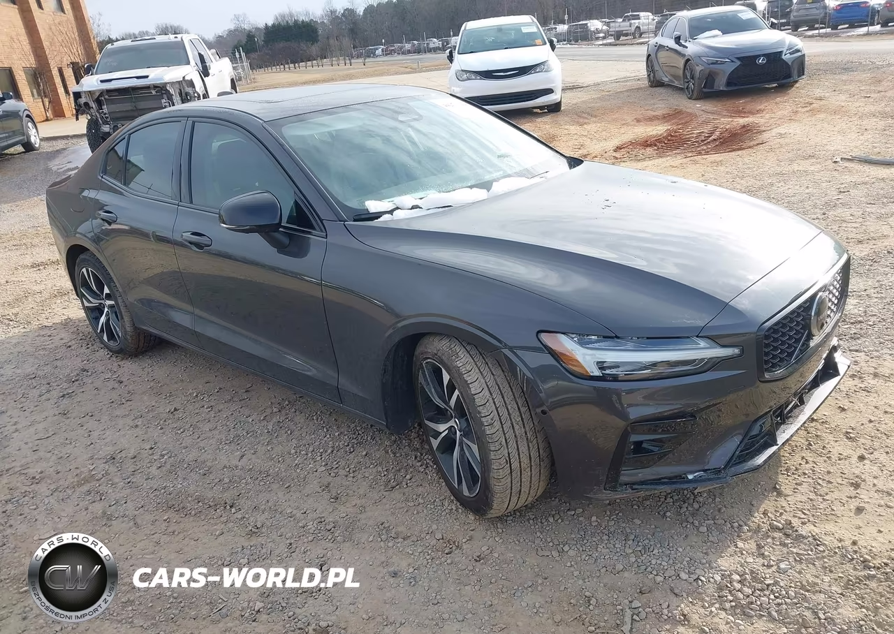 2024 Volvo S60 B5 Plus Dark Theme