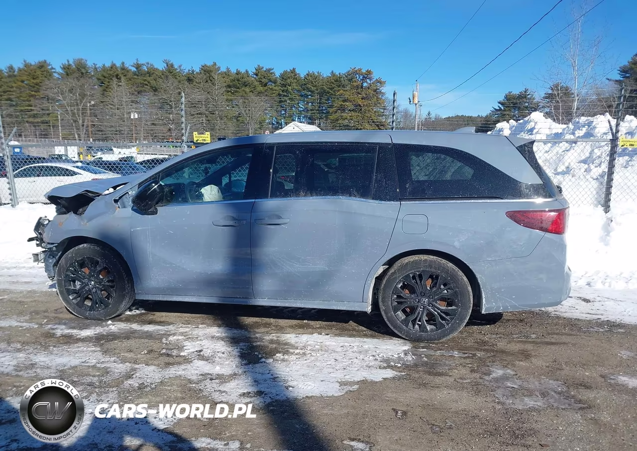 2025 Honda Odyssey Sport-L VIN:5FNRL6H71SB028560 - 13