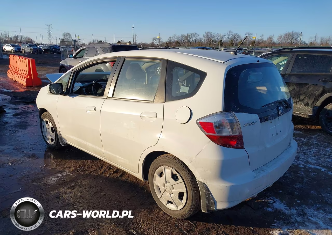 2013 Honda Fit VIN:JHMGE8H30DC075362 - 3