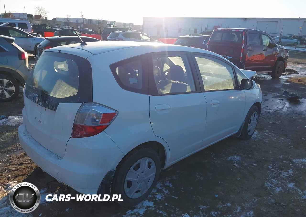 2013 Honda Fit VIN:JHMGE8H30DC075362 - 4