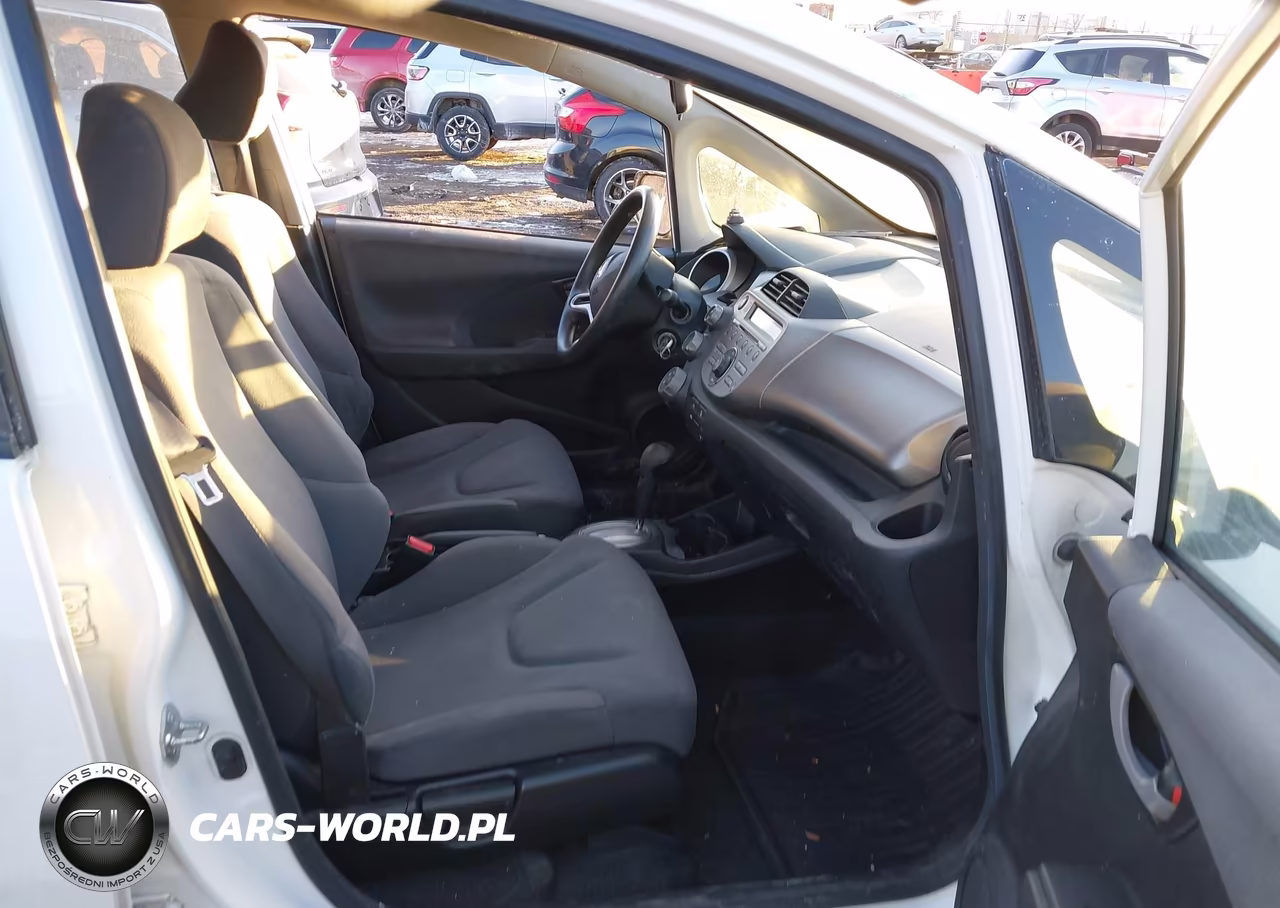 2013 Honda Fit VIN:JHMGE8H30DC075362 - 5