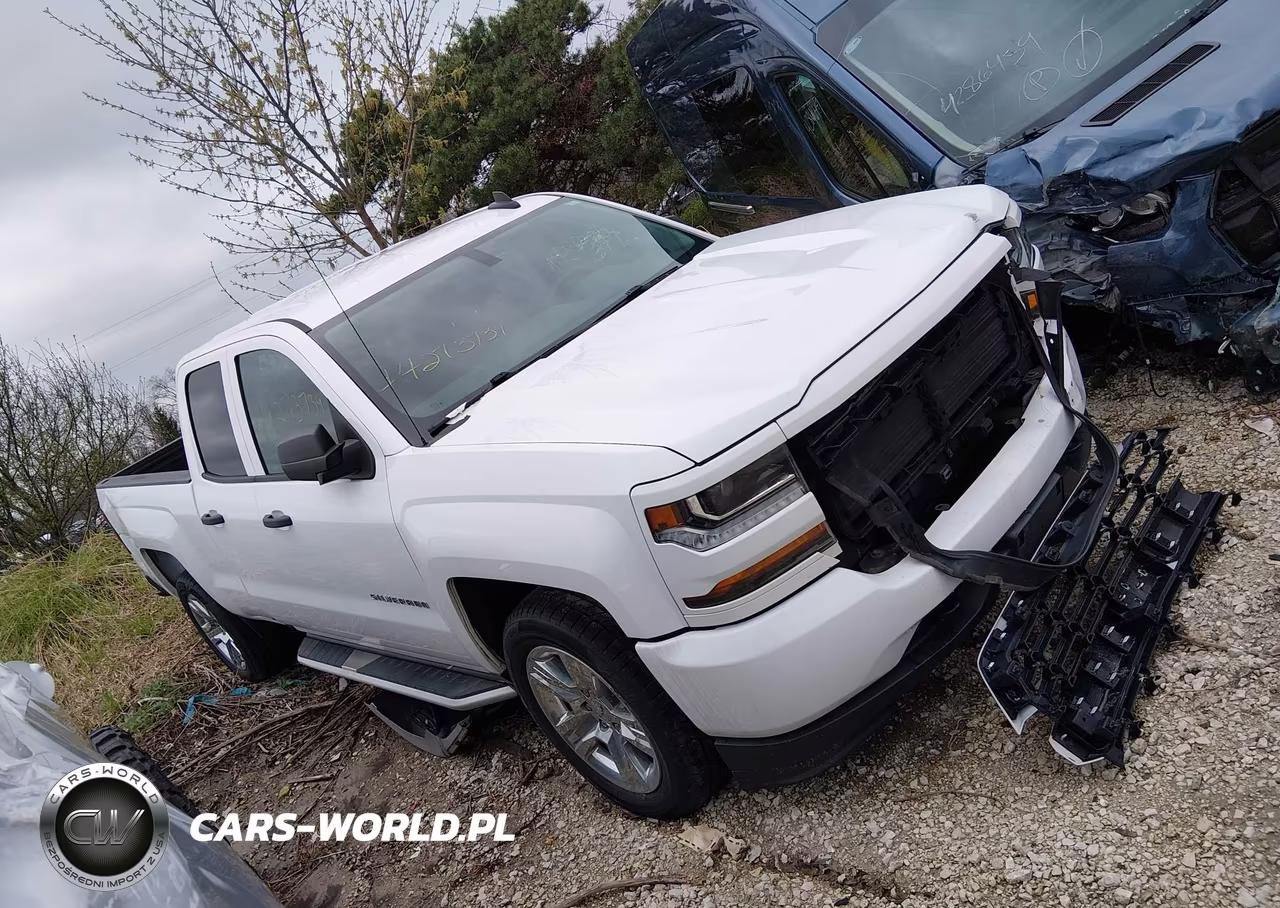 2018 Chevrolet Silverado 1500 Custom VIN:1GCRCPEC9JZ211141 - 13