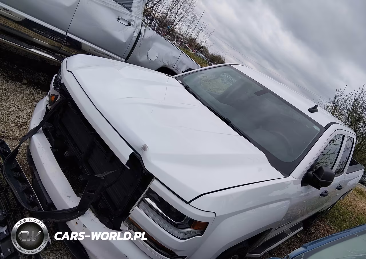 2018 Chevrolet Silverado 1500 Custom VIN:1GCRCPEC9JZ211141 - 14