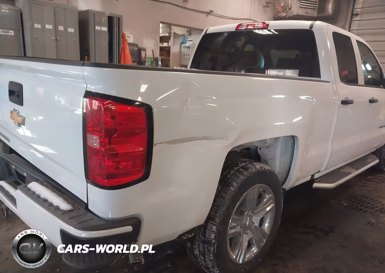 2018 Chevrolet Silverado 1500 Custom VIN:1GCRCPEC9JZ211141 - 18