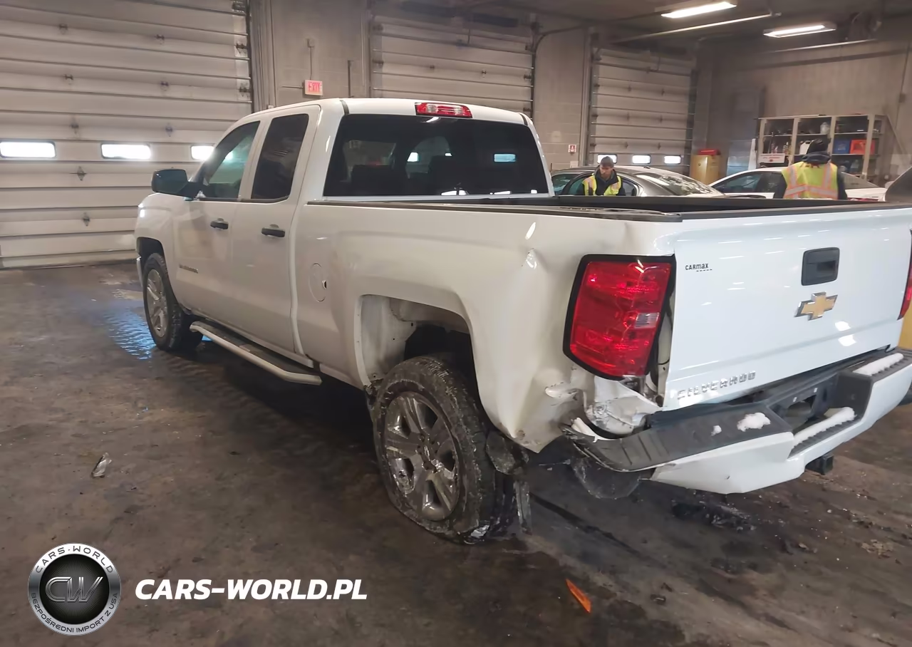 2018 Chevrolet Silverado 1500 Custom VIN:1GCRCPEC9JZ211141 - 3