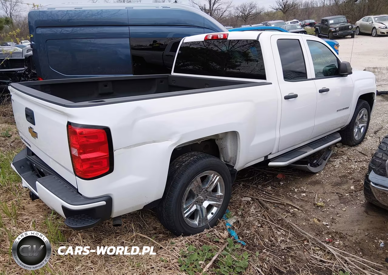 2018 Chevrolet Silverado 1500 Custom VIN:1GCRCPEC9JZ211141 - 4