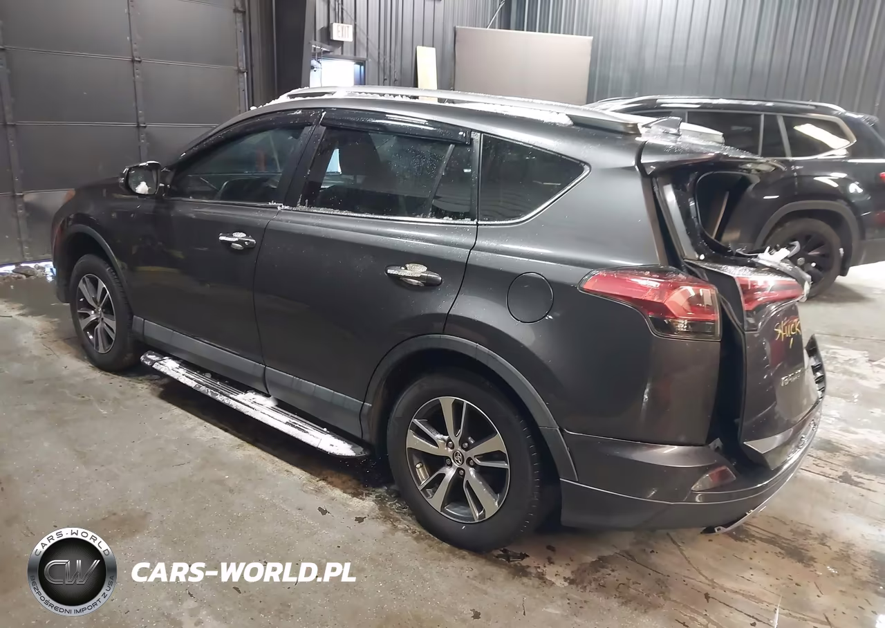 2018 Toyota Rav4 Xle VIN:2T3RFREV4JW754496 - 3
