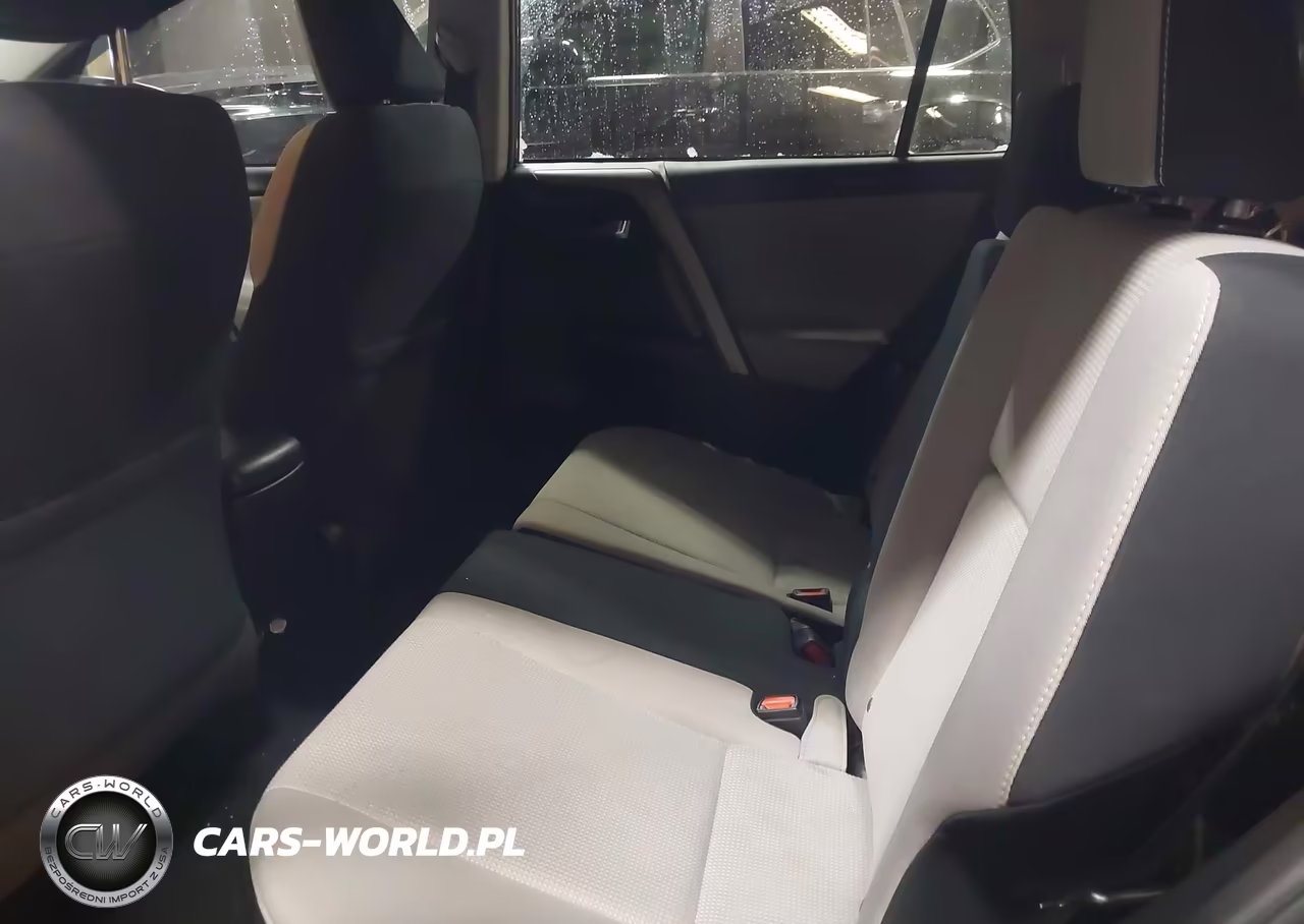 2018 Toyota Rav4 Xle VIN:2T3RFREV4JW754496 - 8