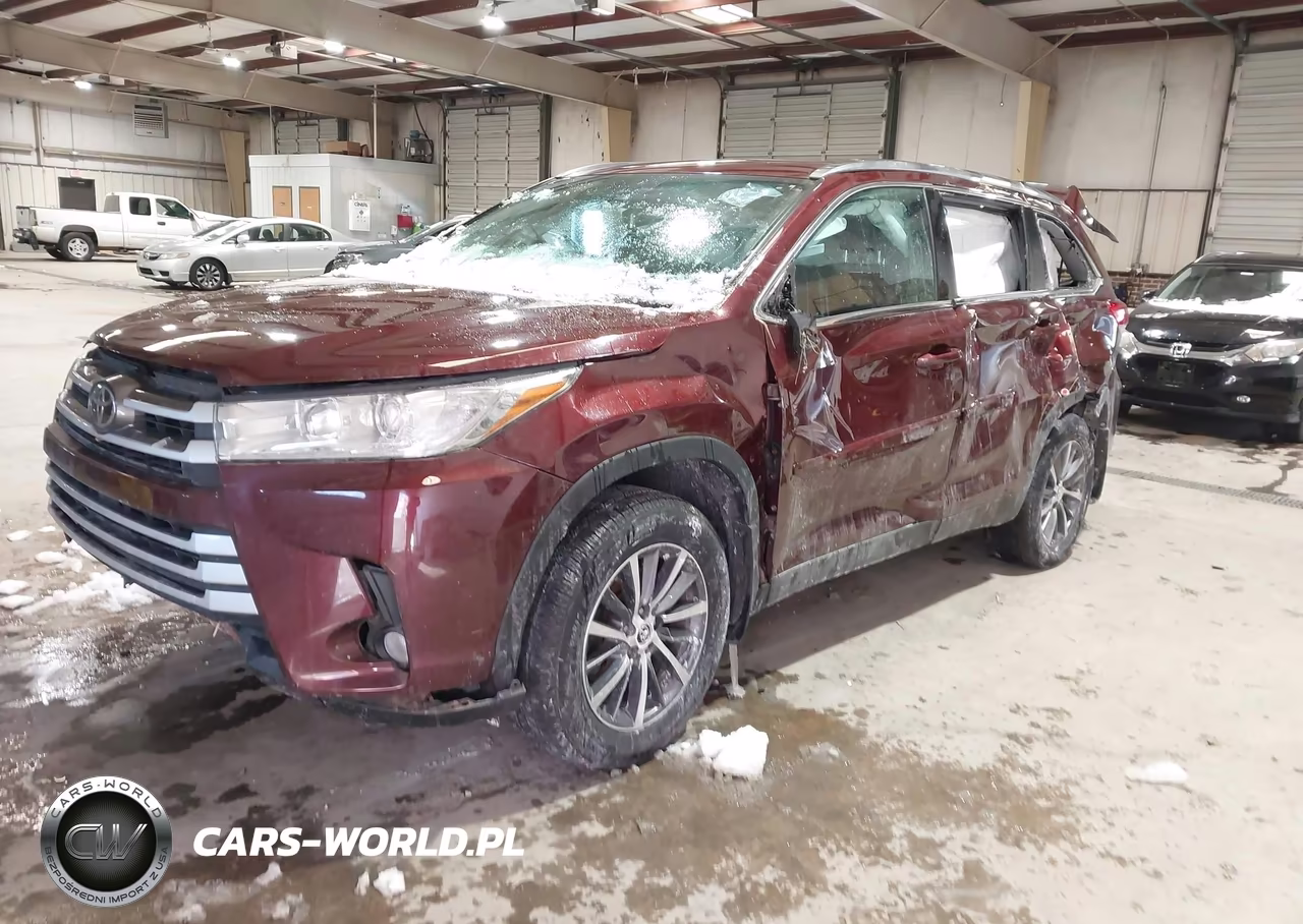 2019 Toyota Highlander Xle VIN:5TDJZRFH2KS736482 - 2