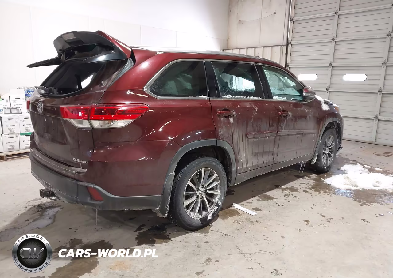 2019 Toyota Highlander Xle VIN:5TDJZRFH2KS736482 - 4