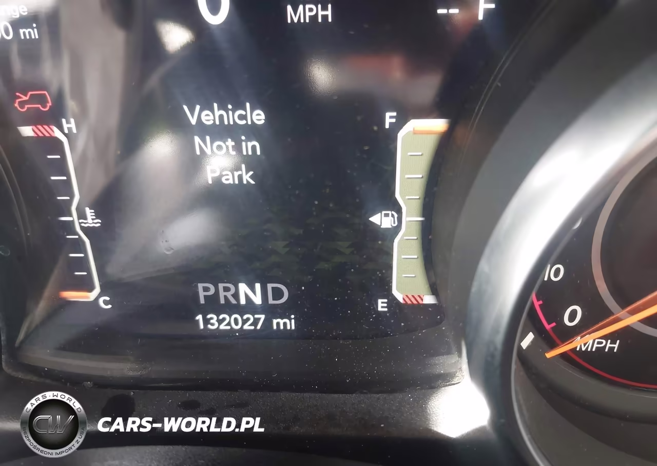 2020 Jeep Wrangler Unlimited Sahara VIN:1C4HJXEN2LW221033 - 15