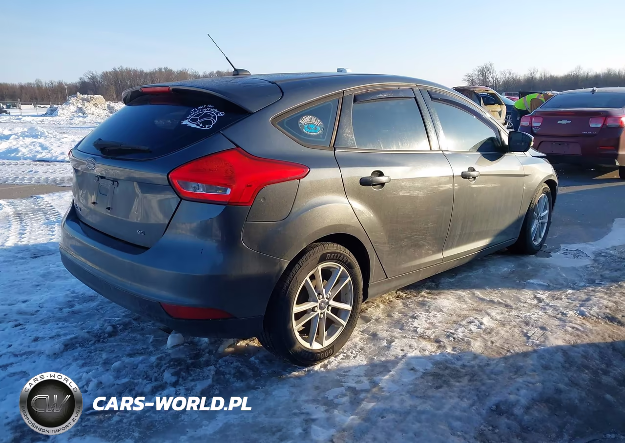 2017 Ford Focus Se VIN:1FADP3K25HL215726 - 4