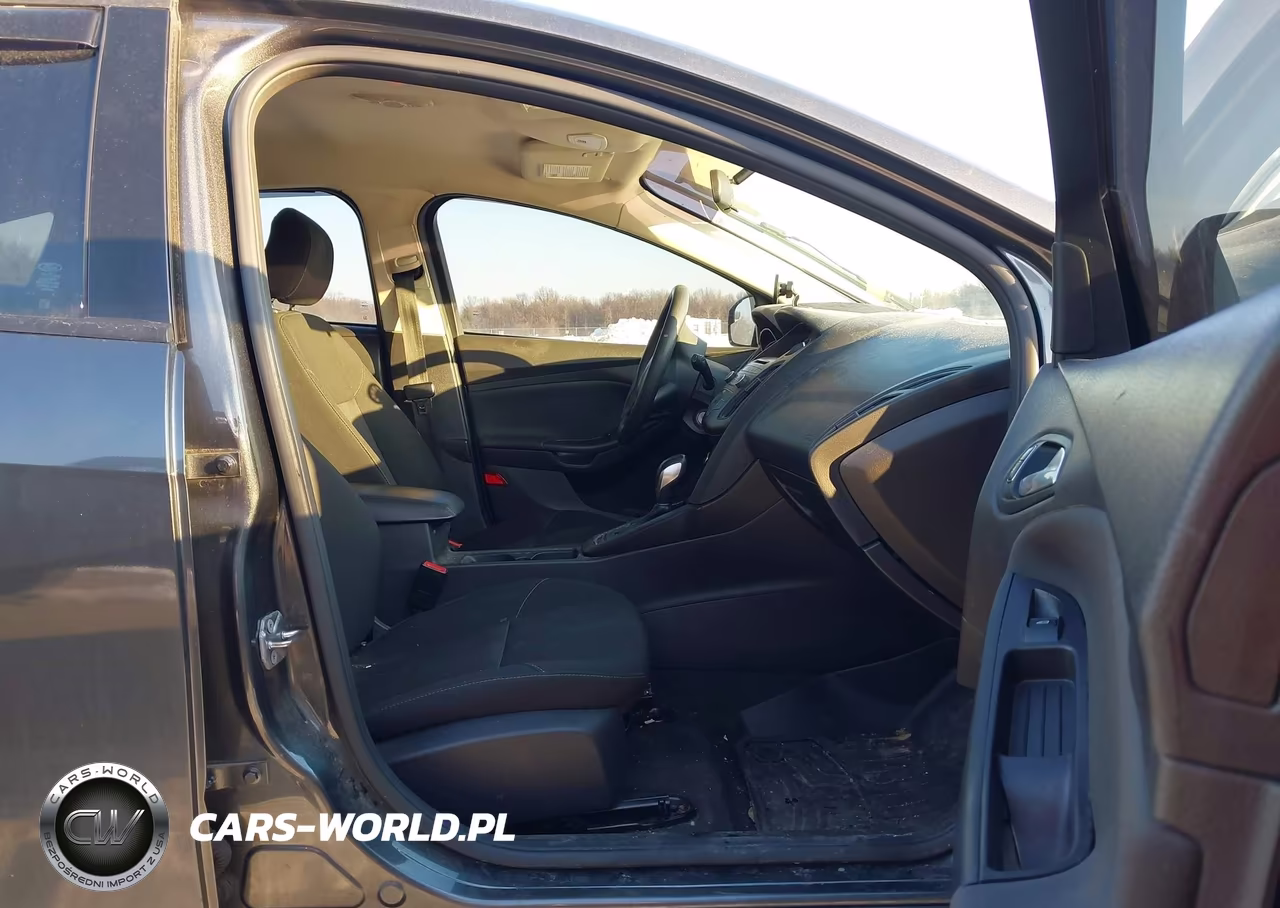 2017 Ford Focus Se VIN:1FADP3K25HL215726 - 5