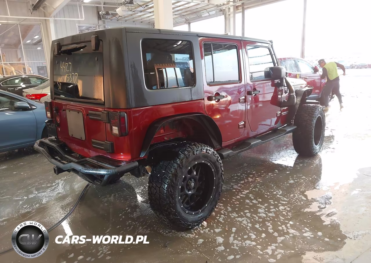 2007 Jeep Wrangler Unlimited Sahara VIN:1J4GA59127L192092 - 4