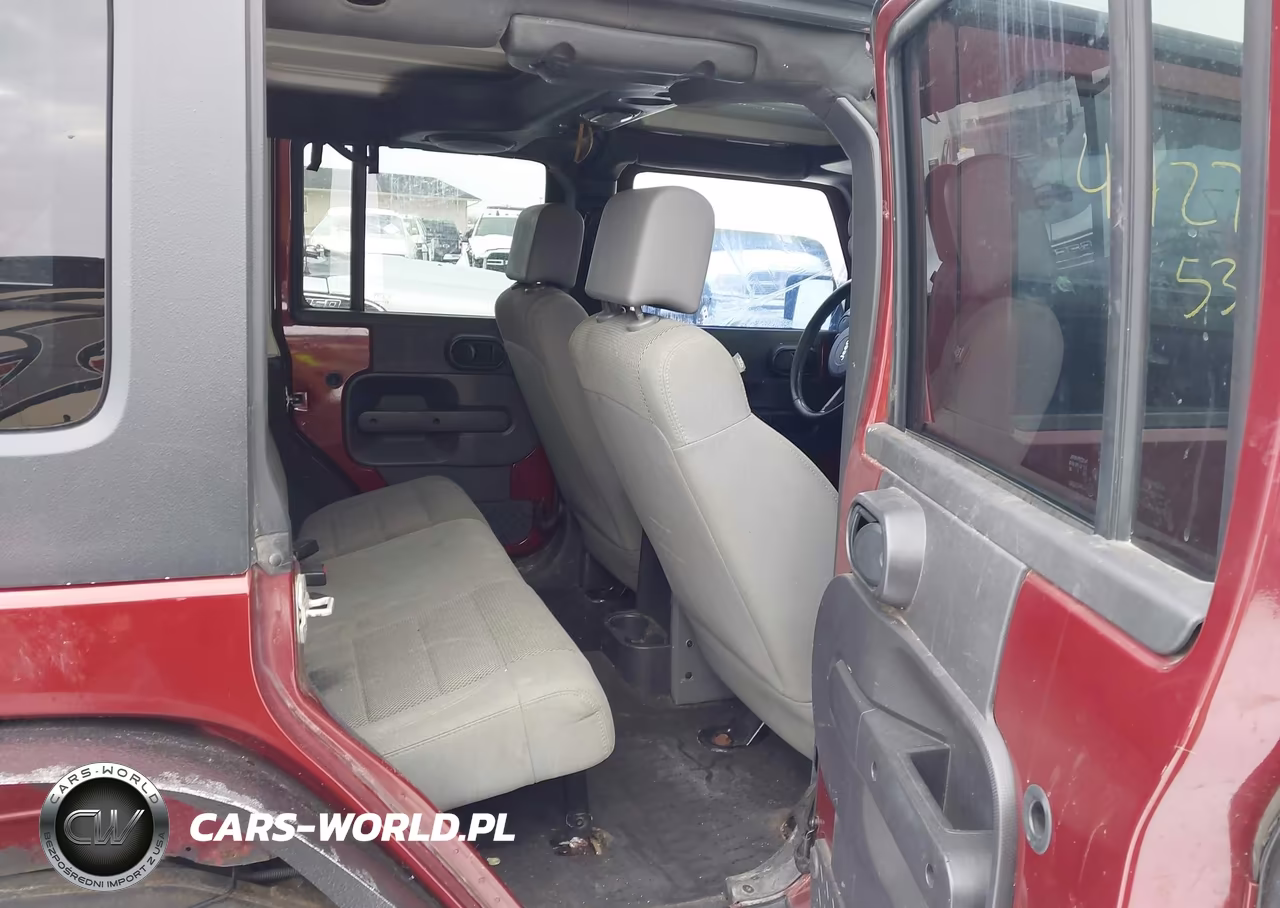 2007 Jeep Wrangler Unlimited Sahara VIN:1J4GA59127L192092 - 8
