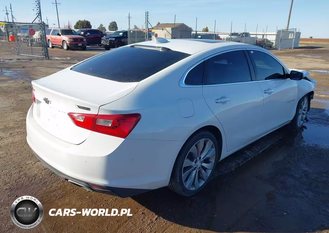 2018 Chevrolet Malibu Premier VIN:1G1ZE5SXXJF224335 - 4