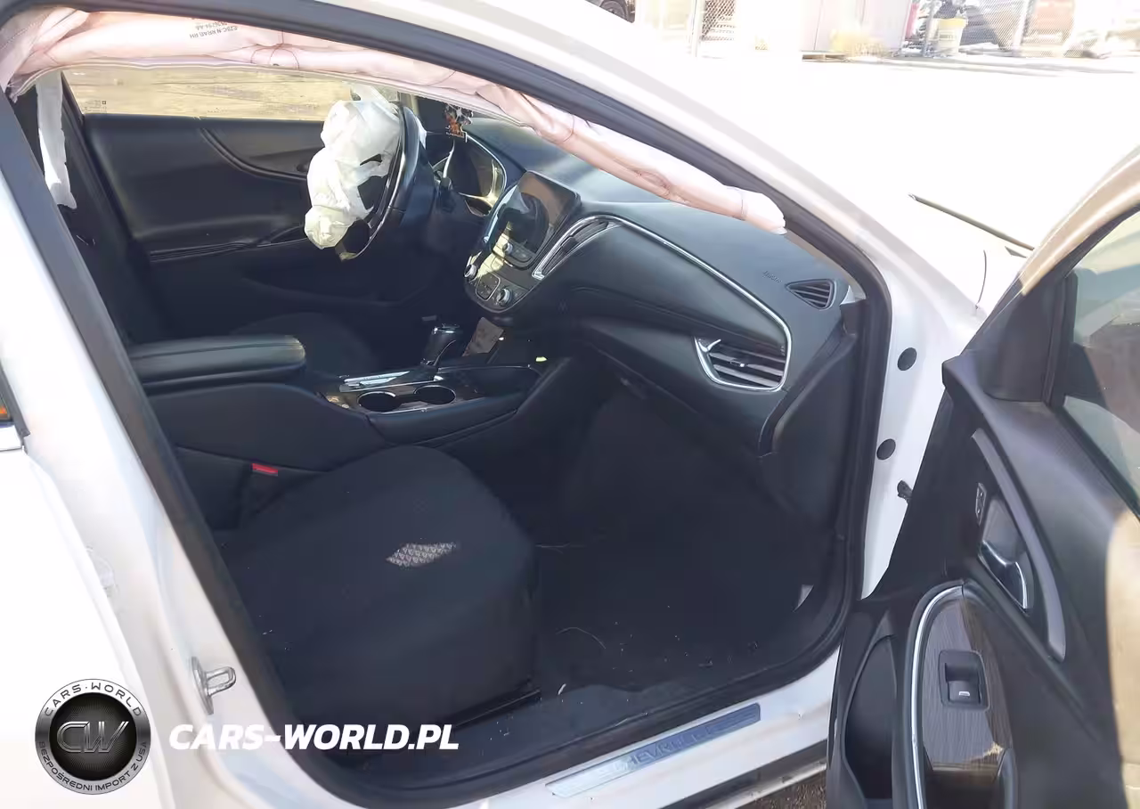 2018 Chevrolet Malibu Premier VIN:1G1ZE5SXXJF224335 - 5