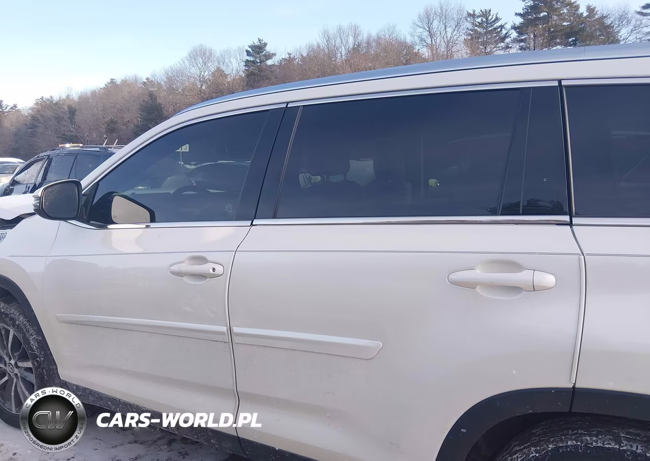 2019 Toyota Highlander Xle VIN:5TDJZRFH9KS562748 - 14