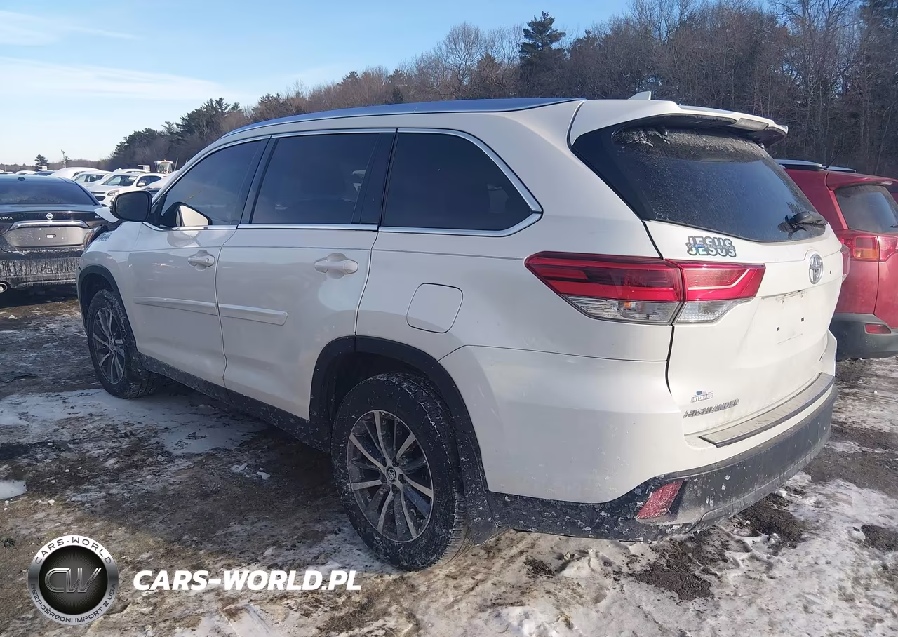 2019 Toyota Highlander Xle VIN:5TDJZRFH9KS562748 - 3