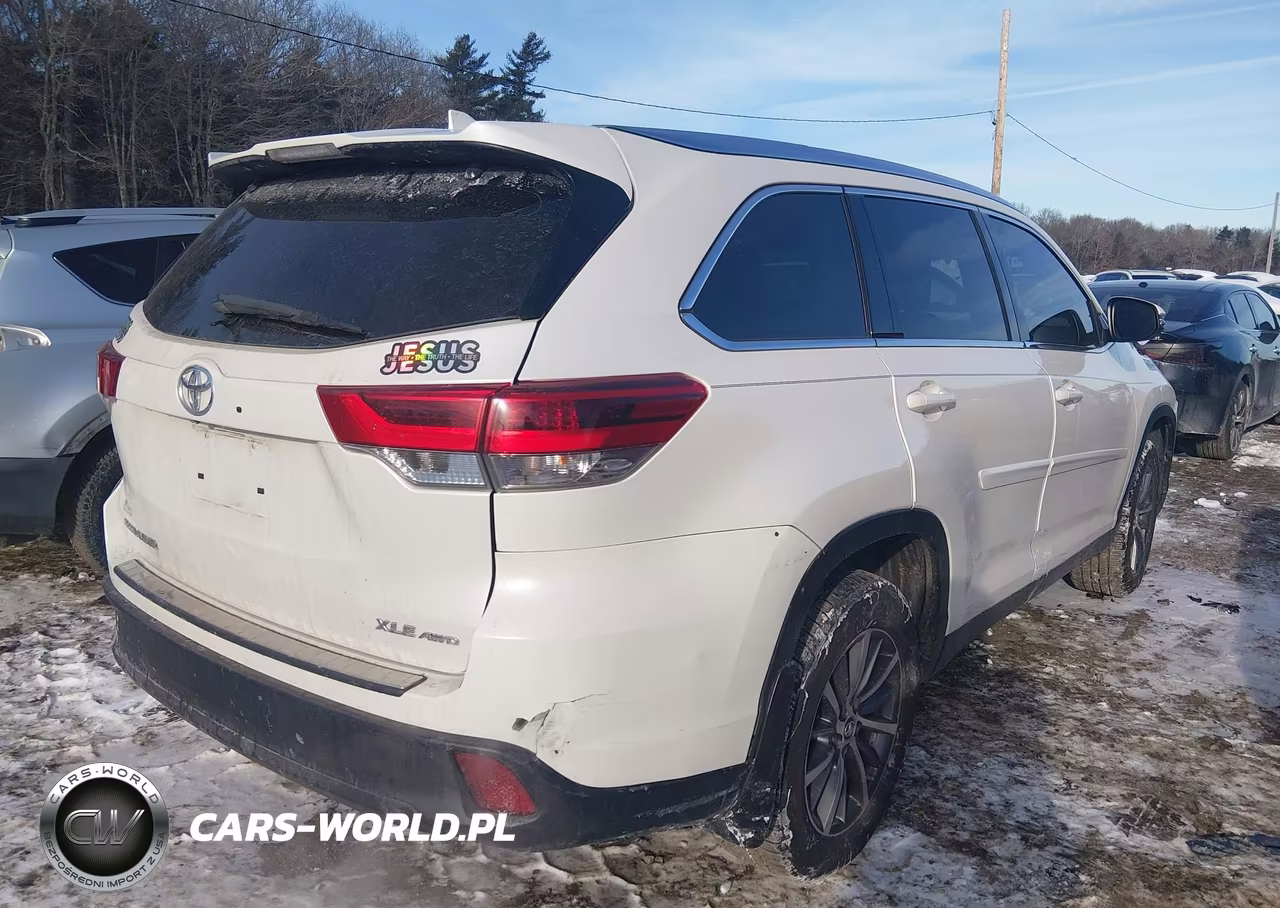 2019 Toyota Highlander Xle VIN:5TDJZRFH9KS562748 - 4