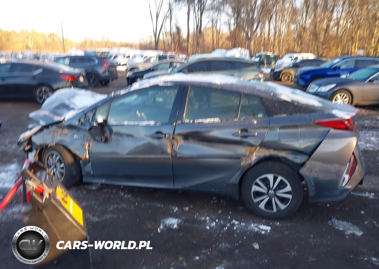 2018 Toyota Prius Prime Premium VIN:JTDKARFP6J3102921 - 13