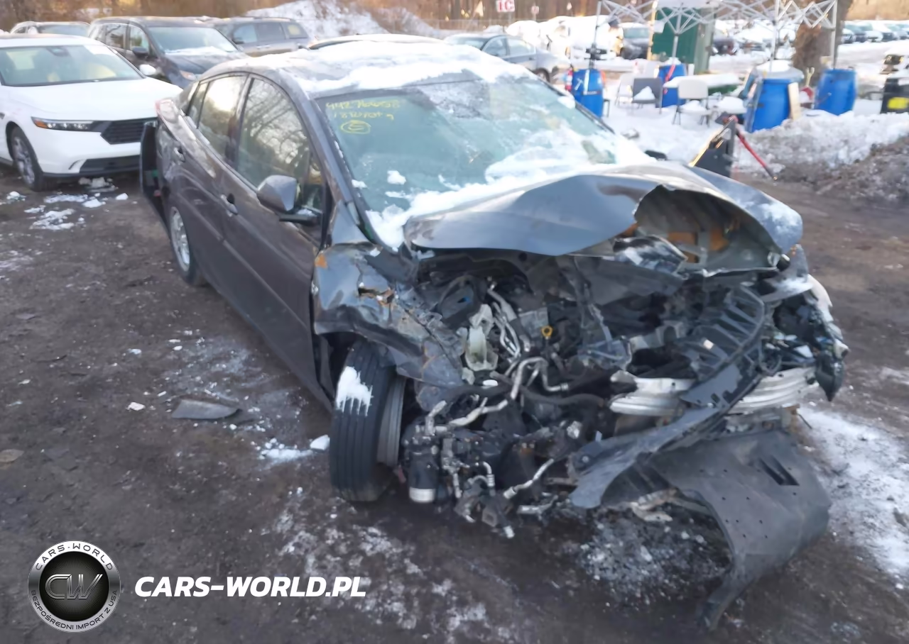2018 Toyota Prius Prime Premium VIN:JTDKARFP6J3102921 - 6