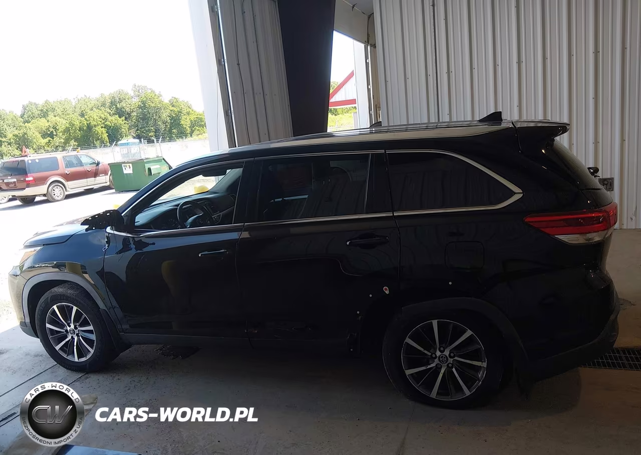 2019 Toyota Highlander Xle VIN:5TDJZRFH3KS622264 - 17