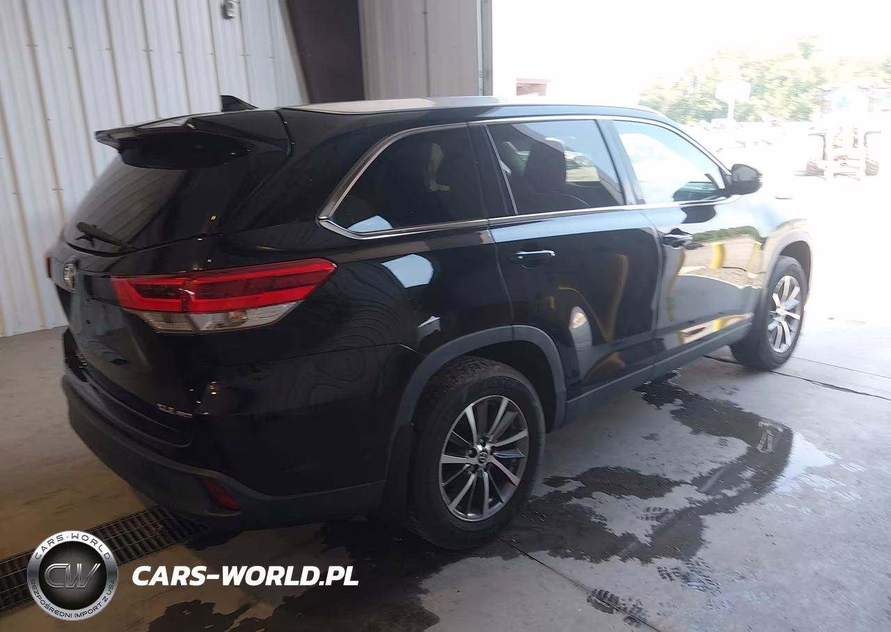 2019 Toyota Highlander Xle VIN:5TDJZRFH3KS622264 - 4