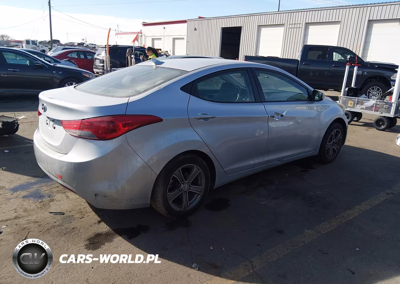 2012 Hyundai Elantra Gls VIN:5NPDH4AE2CH080968 - 4