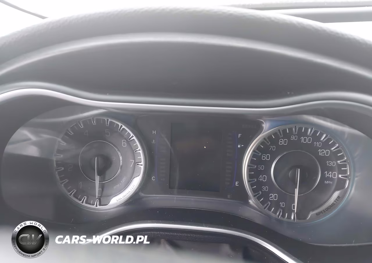 2015 Chrysler 200 Limited VIN:1C3CCCABXFN579360 - 7