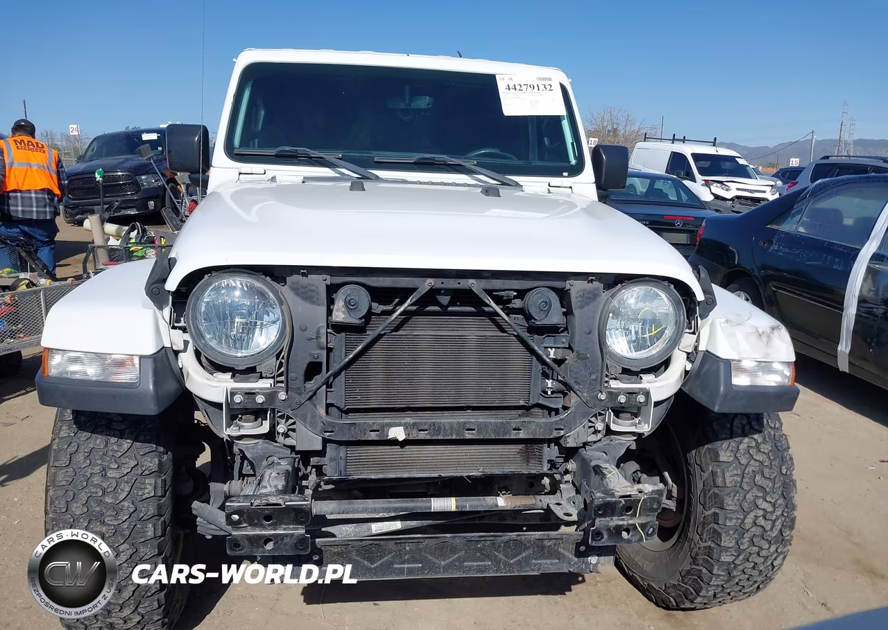 2018 Jeep Wrangler Unlimited Sahara 4X4 VIN:1C4HJXEN0JW204485 - 13