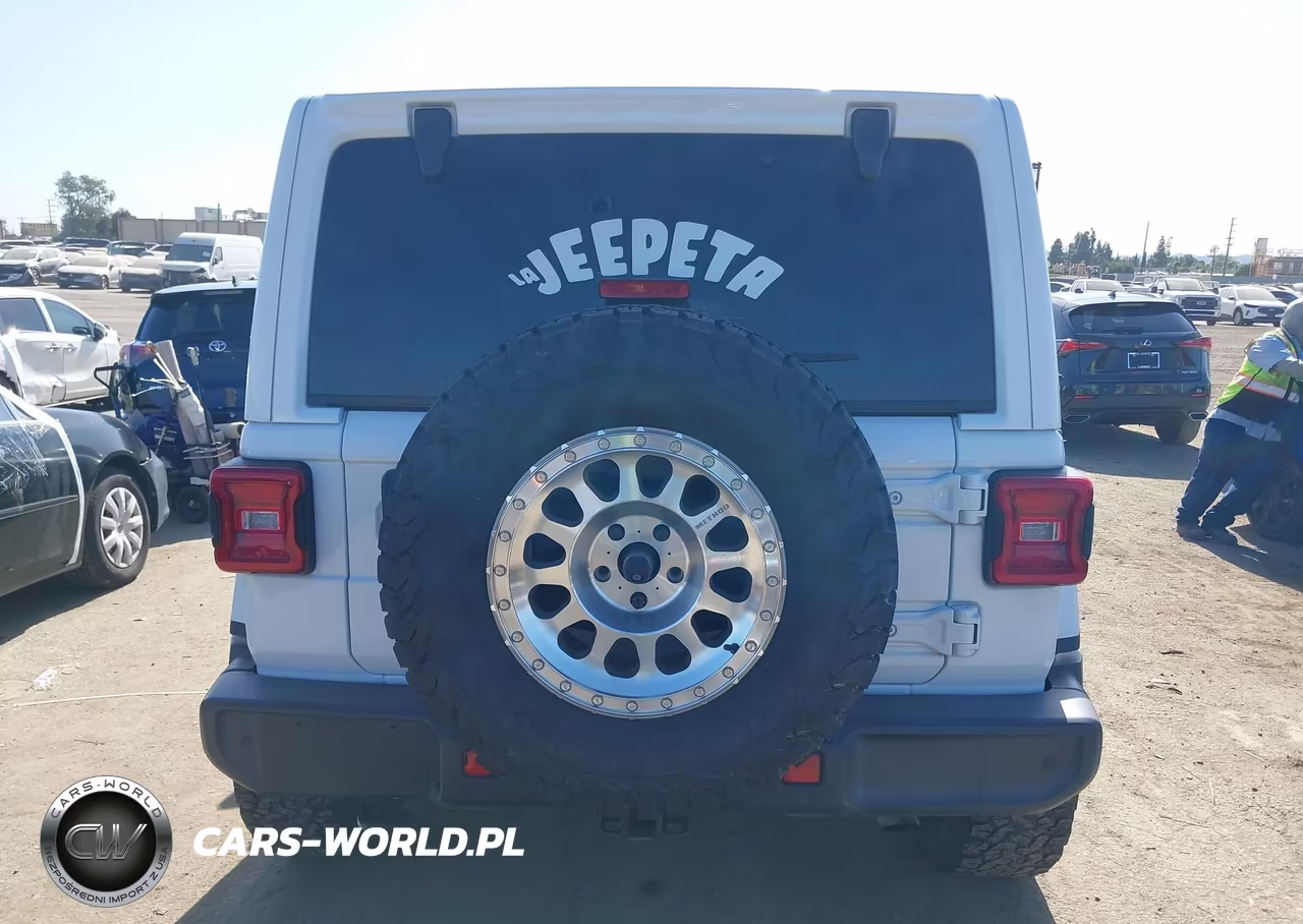 2018 Jeep Wrangler Unlimited Sahara 4X4 VIN:1C4HJXEN0JW204485 - 17
