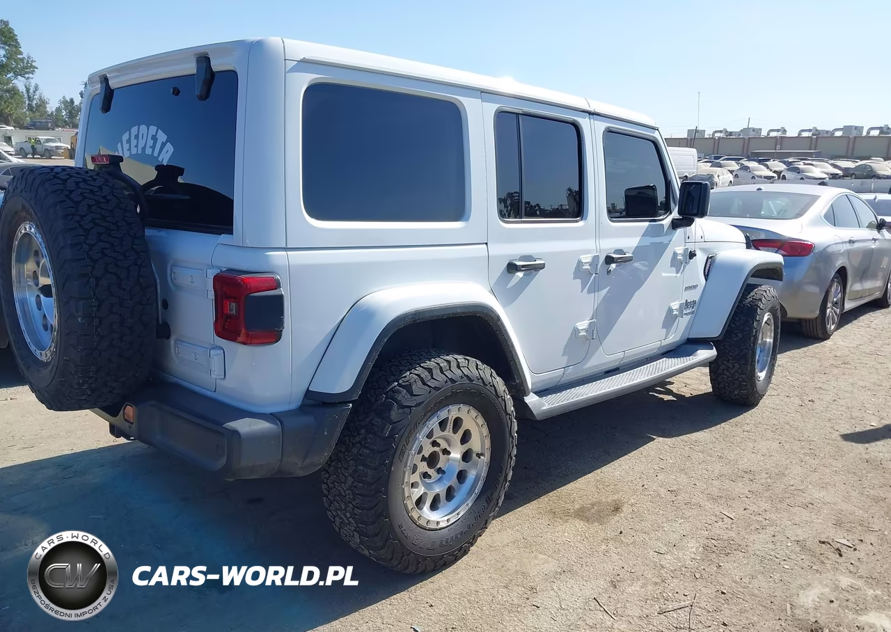 2018 Jeep Wrangler Unlimited Sahara 4X4 VIN:1C4HJXEN0JW204485 - 4