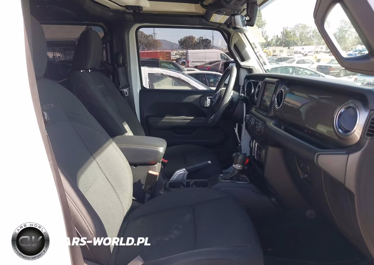 2018 Jeep Wrangler Unlimited Sahara 4X4 VIN:1C4HJXEN0JW204485 - 5