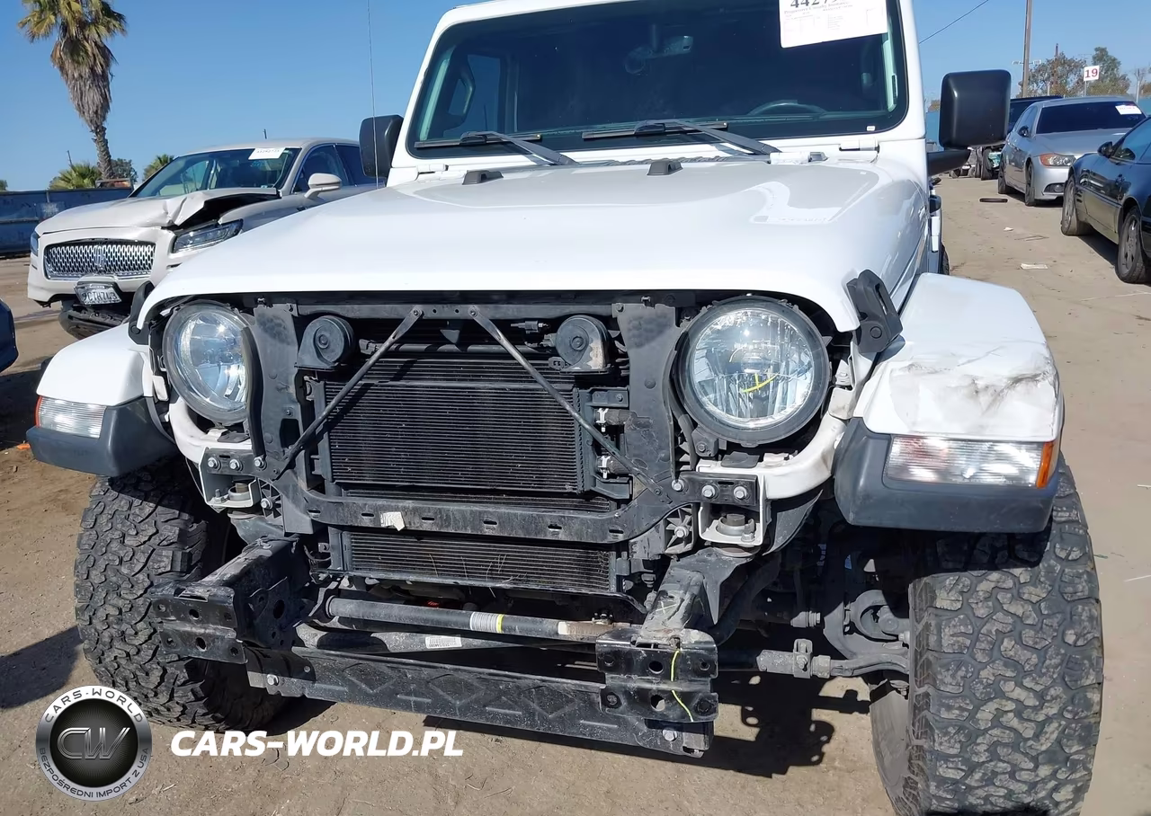 2018 Jeep Wrangler Unlimited Sahara 4X4 VIN:1C4HJXEN0JW204485 - 6
