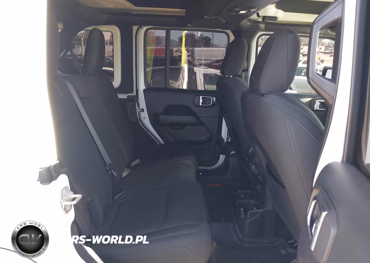 2018 Jeep Wrangler Unlimited Sahara 4X4 VIN:1C4HJXEN0JW204485 - 8