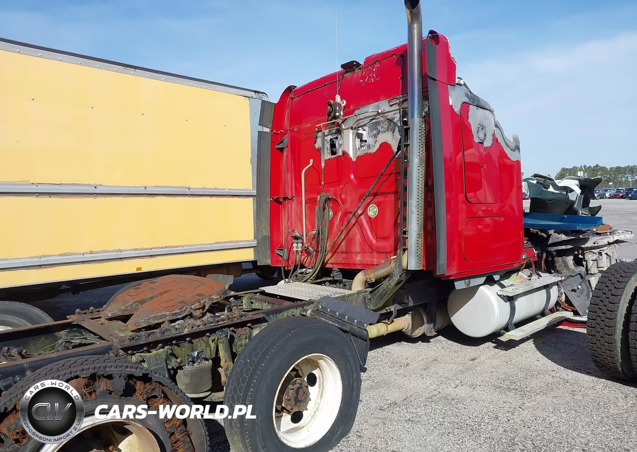 2011 Freightliner Cascadia 125 VIN:1FUJGLDR9BSAV3535 - 3