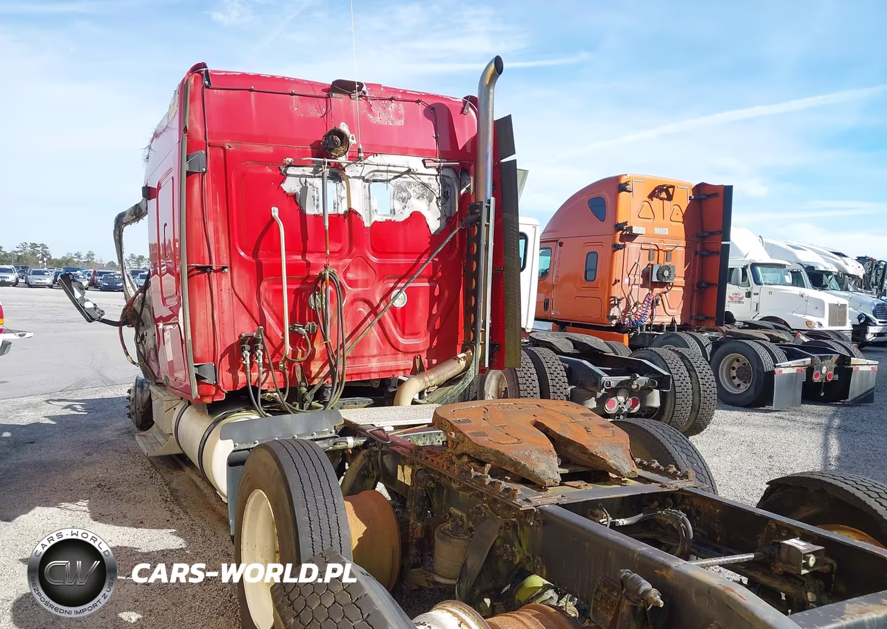 2011 Freightliner Cascadia 125 VIN:1FUJGLDR9BSAV3535 - 4