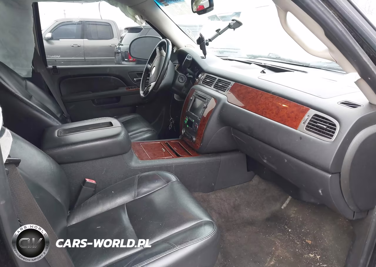 2010 Chevrolet Tahoe Ltz VIN:1GNUKCE0XAR242420 - 5