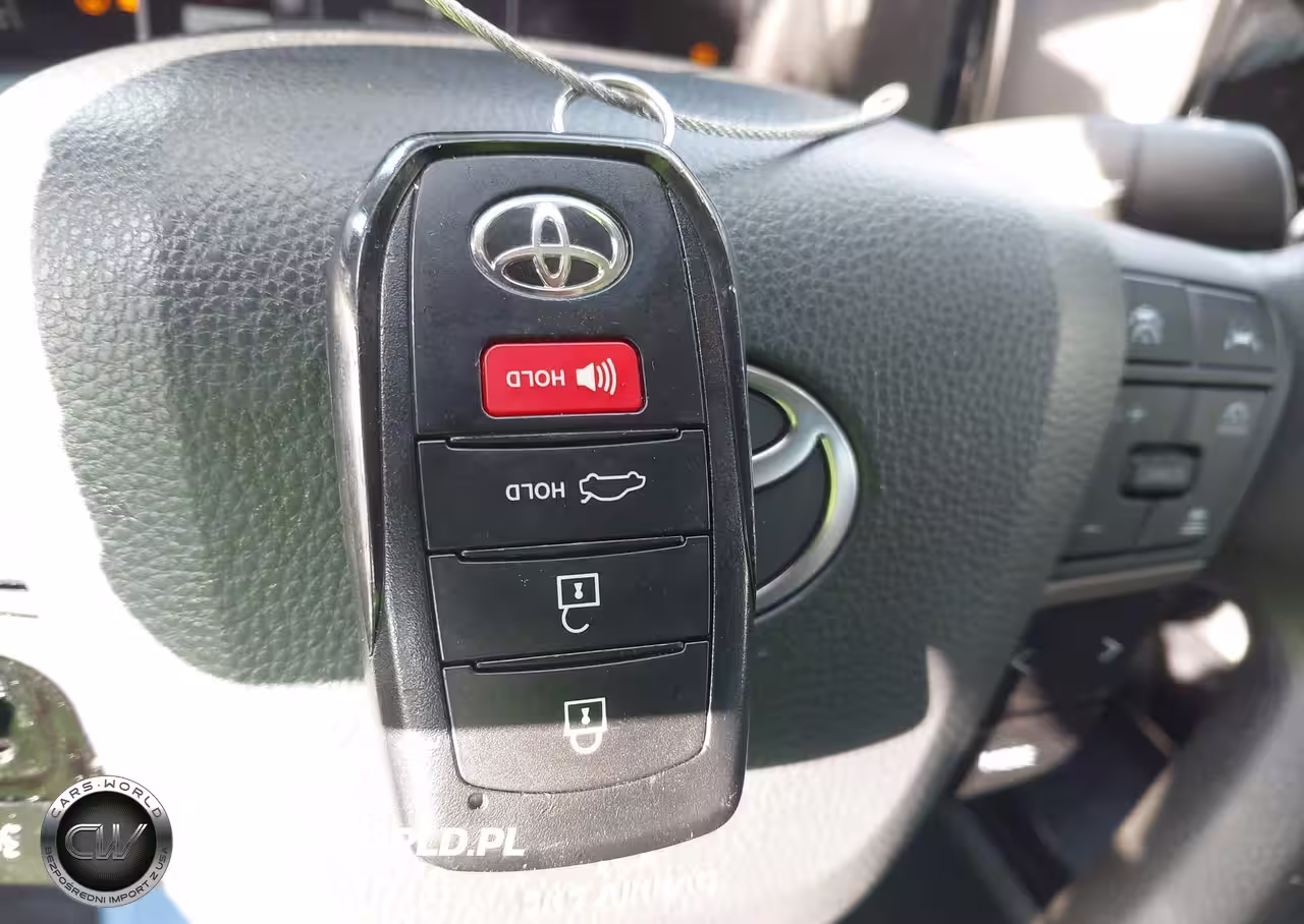 2025 Toyota Camry Le VIN:4T1DAACKXSU074132 - 11