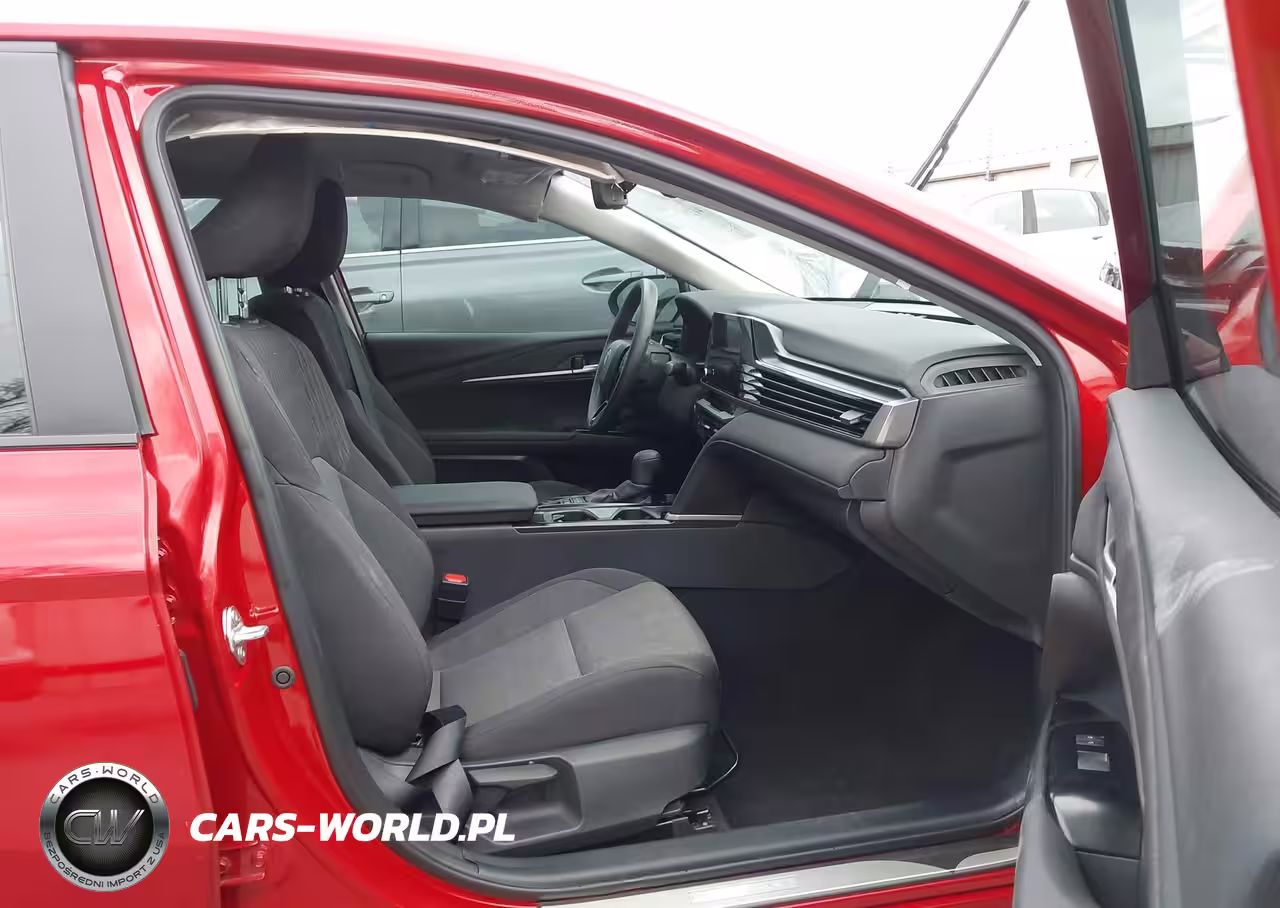 2025 Toyota Camry Le VIN:4T1DAACKXSU074132 - 5