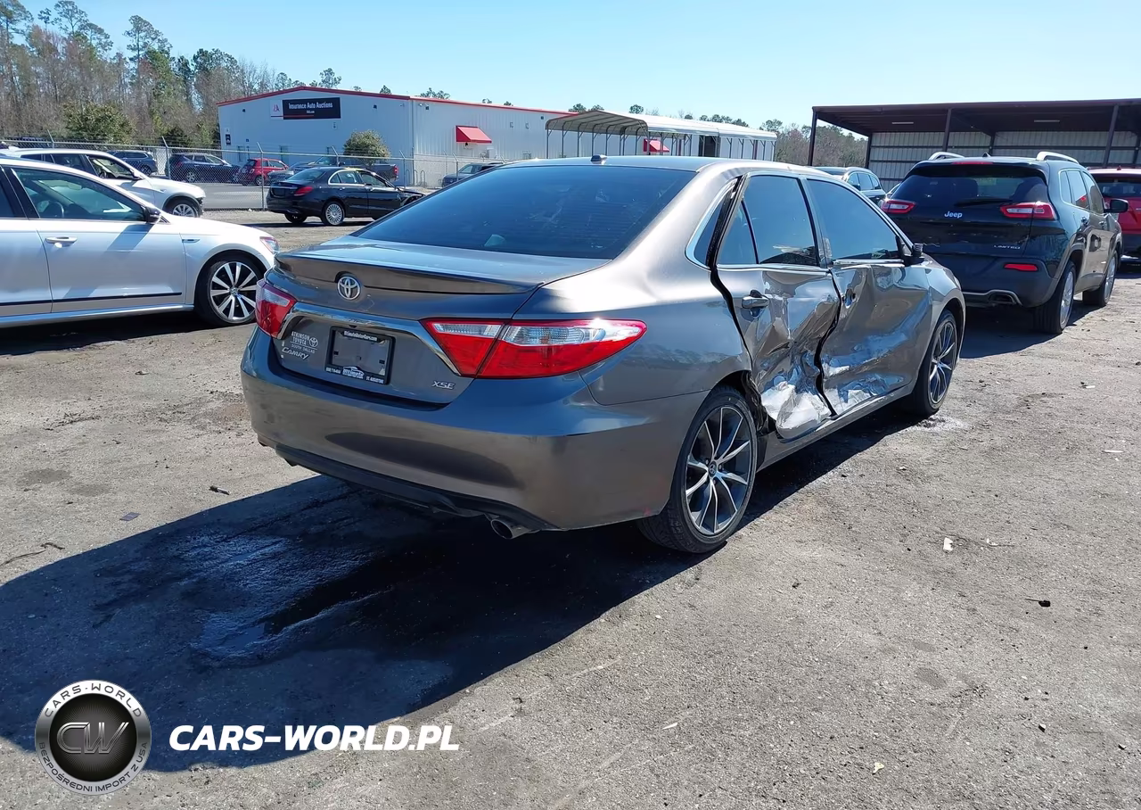 2017 Toyota Camry Xse VIN:4T1BF1FK9HU289563 - 4