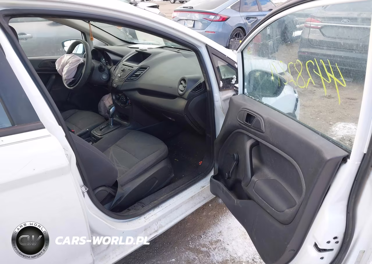 2015 Ford Fiesta S VIN:3FADP4AJ4FM104627 - 5