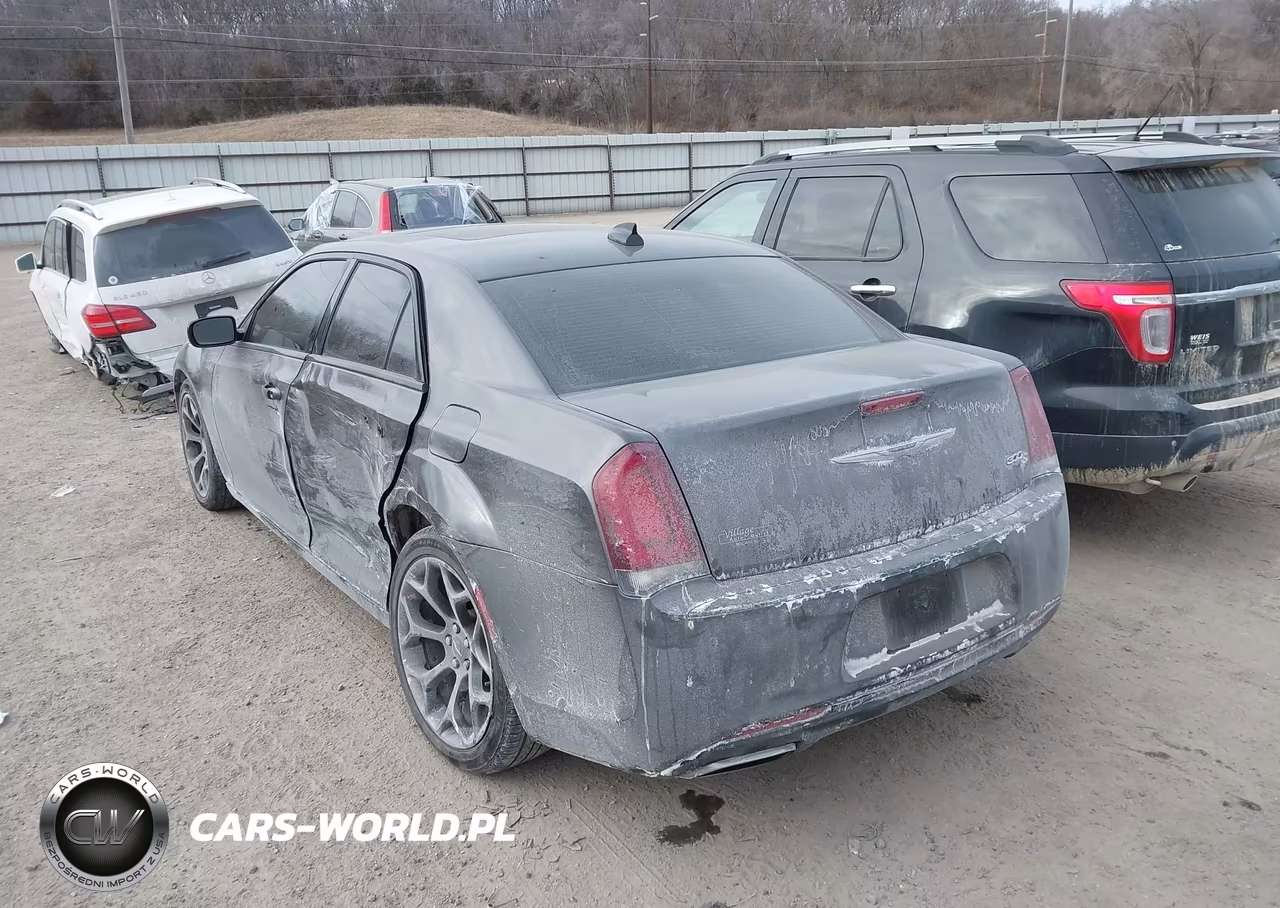 2015 Chrysler 300 300S VIN:2C3CCABG7FH853783 - 3