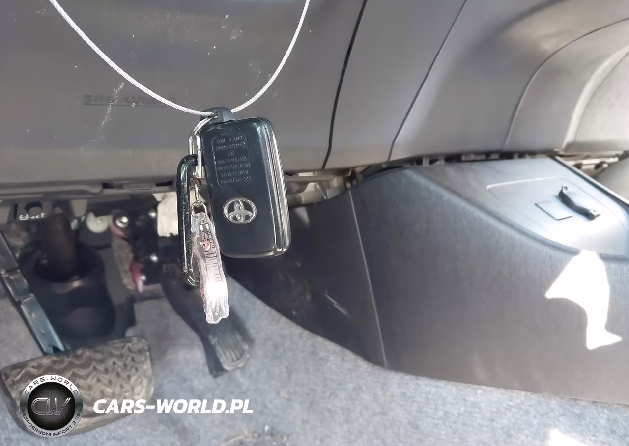 2013 Toyota Prius Two VIN:JTDKN3DU5D0349833 - 11