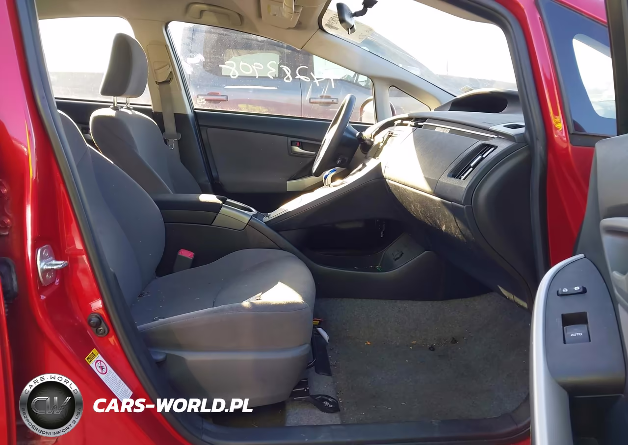 2013 Toyota Prius Two VIN:JTDKN3DU5D0349833 - 5